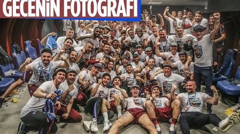 T­r­a­b­z­o­n­s­p­o­r­­d­a­n­ ­s­o­y­u­n­m­a­ ­o­d­a­s­ı­n­d­a­ ­ş­a­m­p­i­y­o­n­l­u­k­ ­p­o­z­u­